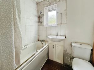 Bathroom - click for photo gallery